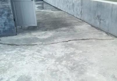 鹰手营楼顶漏水维修公司分享下如何解决卫生间隐蔽部位漏水的问题?